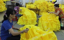 Giảm lương hưu của lao động nữ: Quá đột ngột và thiệt thòi