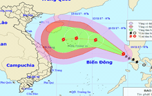 Bão số 13 giật ngày càng mạnh trên Biển Đông
