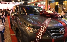 Đại gia địa ốc Sài Gòn thưởng xe hơi và nhà cho nhân viên