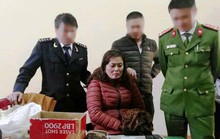 Cảnh sát biển bắt người phụ nữ ôm 3 bánh heroin vào Nam