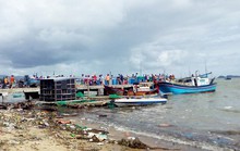 Thủ tướng biểu dương người cứu gần 200 dân trên biển trong bão số 12