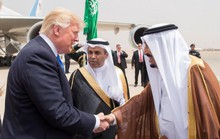TT Trump tại Ả Rập Saudi: Nhận huân chương, ký hợp đồng vũ khí khủng