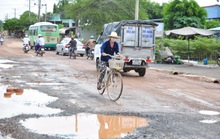Đường nát, dân phát bực và xe vẫn ùn ùn né trạm thu phí