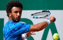 Cưỡng hôn phóng viên, bị loại vĩnh viễn ở Roland Garros