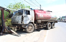 Tránh xe container, xe bồn chở xăng dầu đâm vào hiên nhà dân