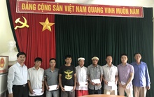Trao tặng 105 triệu đồng của bạn đọc Báo Người Lao Động hỗ trợ người dân Mường La