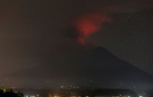Vẫn còn 40 người Việt kẹt ở Bali sau khi núi lửa phun trào