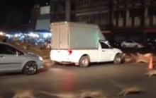 Hàng trăm con khỉ tấn công đường phố, gây náo loạn