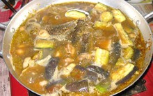 Thèm lắm bông súng mắm kho của mẹ