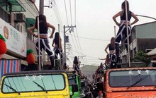50 vũ công múa cột tháp tùng đám tang cựu quan Đài Loan