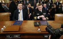 Giám đốc FBI công khai thách thức ông Trump