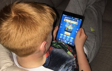 Bé 11 tuổi 'đốt' gần 7.500 USD cho game trên iPad