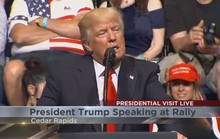 Ông Donald Trump khoe tường biên giới độc với Mexico