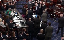 Dự luật thay Obamacare đạt kỳ tích, tổng thống Mỹ cảm ơn ông McCain