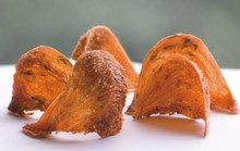 Yến huyết hàng trăm triệu/kg, vì sao khách mua bao nhiêu cũng có?