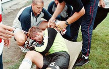 Những vụ va chạm khiến thủ môn chết trên sân