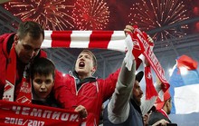 CĐV Spartak Moscow giật sập khung thành mừng đội nhà vô địch