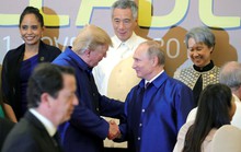 APEC 2017: Tổng thống Mỹ - Nga bắt tay vui vẻ