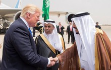 Quốc vương Ả Rập Saudi ra tận sân bay đón ông Trump