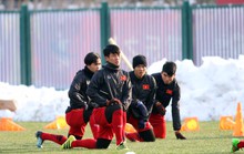 Clip: U23 Việt Nam tập trên mặt sân phụ cực đẹp, vẫn lo tuyết rơi