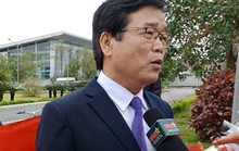 Mẹ Tiến Dũng, bố Xuân Trường ra sân bay đón con và U23 Việt Nam