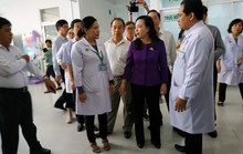 Bộ trưởng Bộ Y tế nhắc bài học cay đắng khi đến BV Nhi Đồng 2