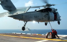 Trực thăng MH-60 rơi trên tàu sân bay Mỹ ngoài khơi Philippines
