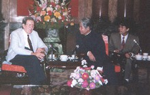Trong nhiệm kỳ Tổng Bí thư Đỗ Mười, Việt Nam và Mỹ thúc đẩy hòa giải, lập quan hệ ngoại giao