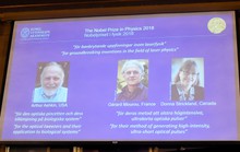 Đoạt giải Nobel Vật lý 2018 ở tuổi 96