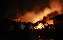 Nổ và cháy dữ dội trong đêm ở TP Biên Hòa