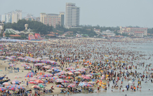Vụ nữ du khách bị sét đánh ở bãi biển Vũng Tàu: Do xài điện thoại!
