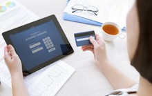 Ngồi tại cơ quan, một phụ nữ bị lừa hơn 800 triệu đồng