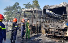 2 xe khách ở bến xe Trung tâm Đà Nẵng bị cháy trơ khung