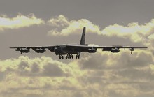Mỹ đưa máy bay ném bom B-52 tới vùng nhạy cảm ở biển Đông