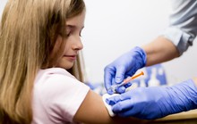Tiêm vắc-xin HPV ngừa ung thư cổ tử cung sẽ bị tác dụng phụ?
