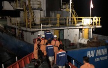 Cứu 3 thuyền viên rơi xuống biển do tàu va đá ngầm ở vịnh Vân Phong