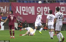 Kinh hoàng cảnh sao K-League té gãy cổ sau pha không chiến