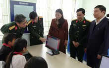 Tặng nhiều trang thiết bị giáo dục cho trường học ở Mường Lát