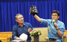 NSƯT Thành Lộc khen sinh viên phục chế y quan 13 triều Nguyễn