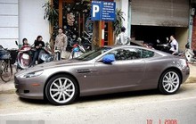 Siêu xe Aston Martin tiền tỷ vứt không ai nhặt tại Việt Nam