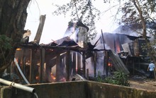 5 nhà dân cháy ra tro trong chiều mùng 9
