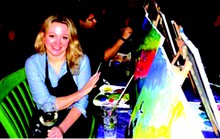 Vừa nhâm nhi vừa vẽ