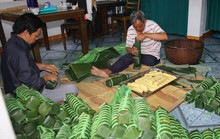 Nức danh ngôi làng 500 năm làm bánh chưng, bánh tét ở Huế
