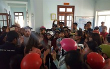 Đắk Lắk: Hàng trăm giáo viên phản đối vì bị chấm dứt hợp đồng