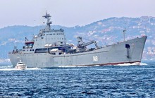 Tàu chiến Nga chở đầy khí tài tiến về Syria