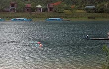 Lốc xoáy đánh úp 2 thuyền chở 21 du khách tham quan, 1 người tử vong