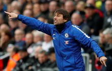 Napoli dòm ngó HLV Conte