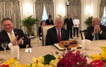 Chiếc bánh sinh nhật bất ngờ trên bàn Tổng thống Trump
