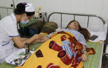 Nữ giáo viên bị phụ huynh xông vào trường đánh ngất xỉu, thủng màng nhĩ