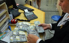 Thận trọng khi nắm giữ USD